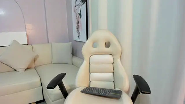 BabyAngel18  online show from 02-01-26, 03:27