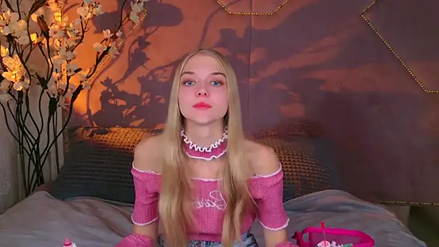 Snapshot of 4example_Chloe chatting on 09-30-25, 10:53 4example Chloe online show from 09-30-25, 10:53