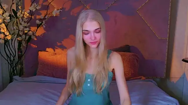 Snapshot of 4example_Chloe chatting on 10-14-25, 10:38 4example Chloe online show from 10-14-25, 10:38