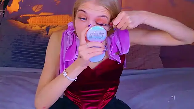 Snapshot of 4example_Chloe chatting on 10-22-25, 10:37 4example Chloe online show from 10-22-25, 10:37