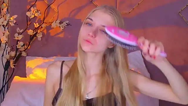 Snapshot of 4example_Chloe chatting on 11-06-25, 10:27 4example Chloe online show from 11-06-25, 10:27