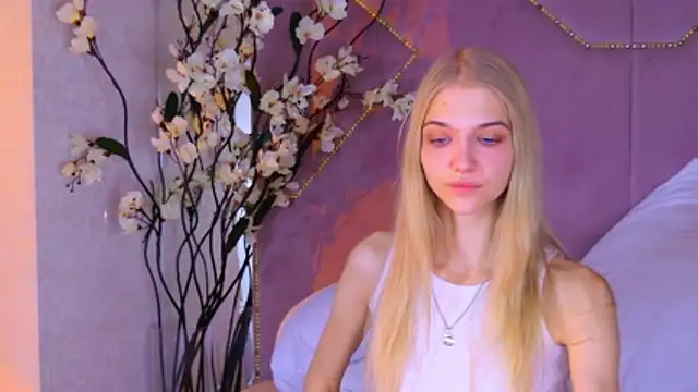 Snapshot of 4example_Chloe chatting on 11-13-25, 10:25 4example Chloe online show from 11-13-25, 10:25