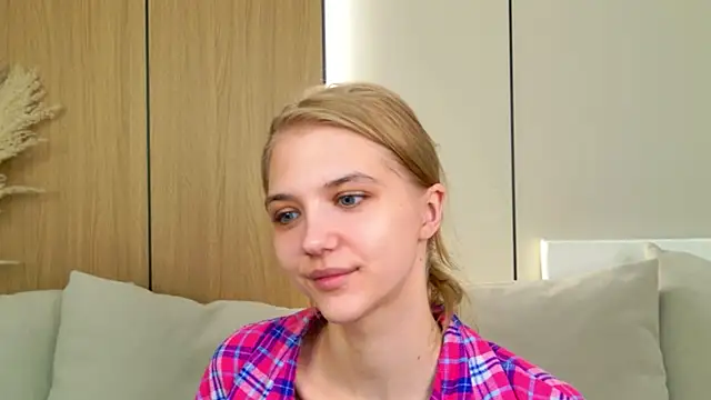 4example Chloe online show from 05-06-26, 05:35
