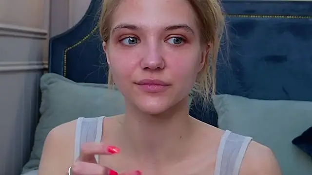 4example Chloe online show from 05-10-26, 05:45