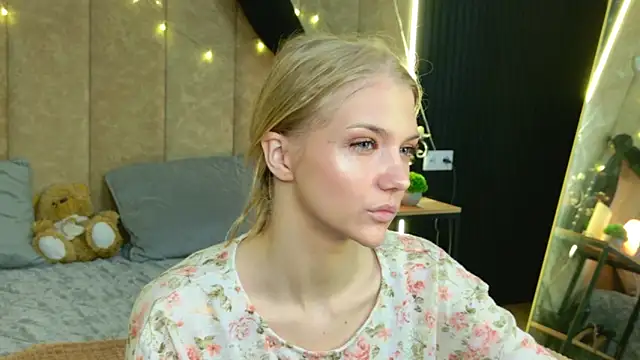4example Chloe online show from 05-16-26, 05:26