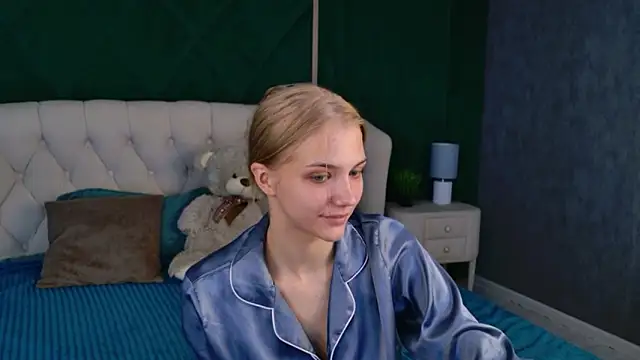 4example Chloe online show from 05-21-26, 05:47