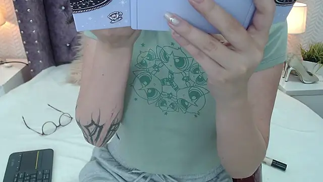 RavenLove  online show from 09-28-25, 02:00