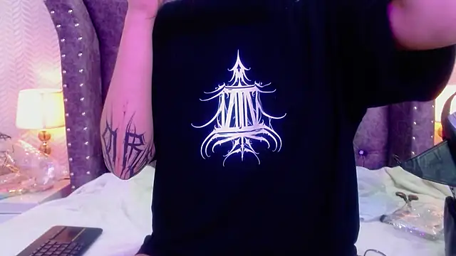 RavenLove  online show from 11-04-25, 07:24