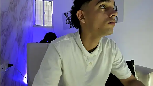 Snapshot of nathan_shimmer chatting on 11-06-25, 01:01 nathan shimmer online show from 11-06-25, 01:01