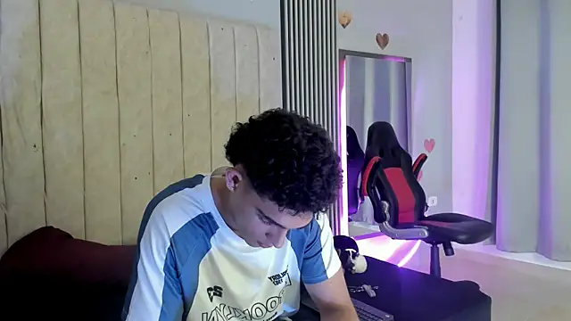 Snapshot of nathan_shimmer chatting on 11-27-25, 08:44 nathan shimmer online show from 11-27-25, 08:44