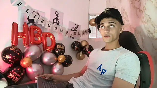 Snapshot of nathan_shimmer chatting on 11-30-25, 02:54 nathan shimmer online show from 11-30-25, 02:54