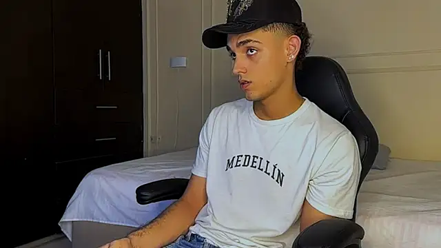 Snapshot of nathan_shimmer chatting on 12-20-25, 08:49 nathan shimmer online show from 12-20-25, 08:49