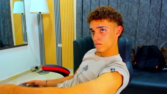 Snapshot of nathan_shimmer chatting on 01-08-26, 09:17 nathan shimmer online show from 01-08-26, 09:17