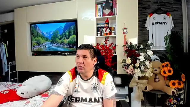 SpartacusDaddy48 online show from 06-12-26, 10:52