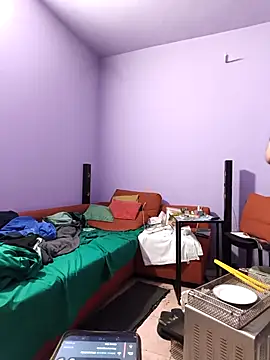 Snapshot of Sp71 chatting on 11-17-25, 03:18 Sp71 online show from 11-17-25, 03:18