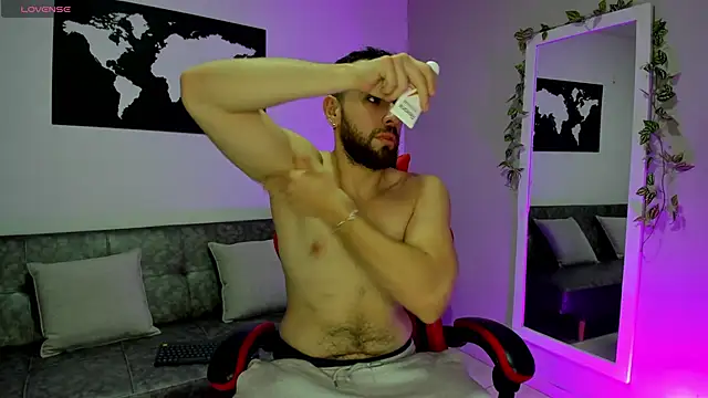 Maximo Wolff online show from 12-22-25, 07:44