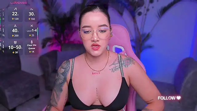 Snapshot of lunaarose chatting on 09-09-25, 04:23 lunaarose online show from 09-09-25, 04:23