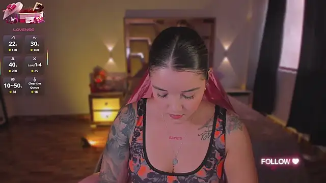 Snapshot of lunaarose chatting on 10-30-25, 03:35 lunaarose online show from 10-30-25, 03:35