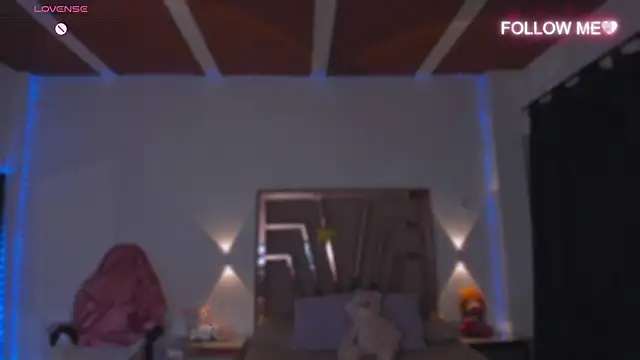 lunaarose online show from 12-01-25, 12:48