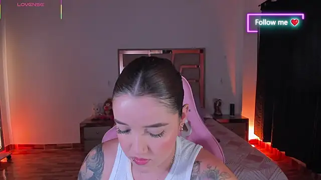 lunaarose online show from 04-29-26, 03:10