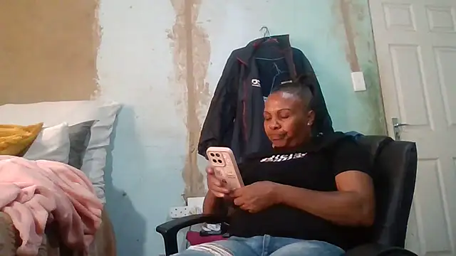 Snapshot of Nicky52 chatting on 04-12-26, 10:09 Nicky52 online show from 04-12-26, 10:09