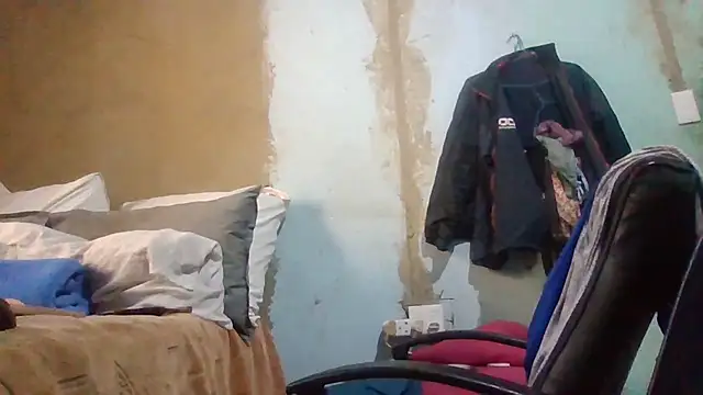 Snapshot of Nicky52 chatting on 04-18-26, 02:10 Nicky52 online show from 04-18-26, 02:10