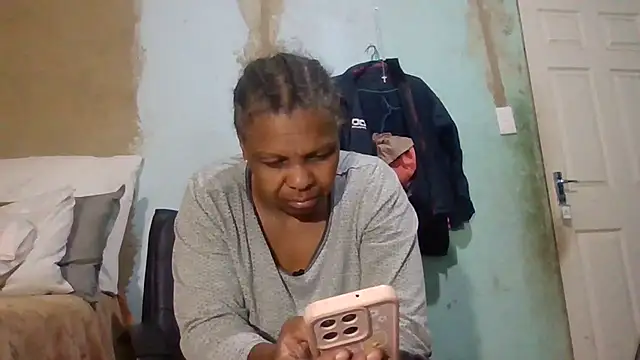 Snapshot of Nicky52 chatting on 05-13-26, 11:22 Nicky52 online show from 05-13-26, 11:22
