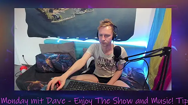 DaveLindau online show from 10-27-25, 01:04