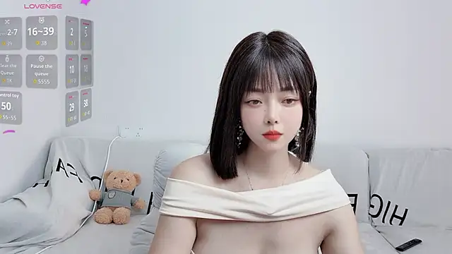 uikyy1 online show from 10-26-25, 06:52