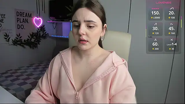 LiaWoow online show from 09-28-25, 06:41