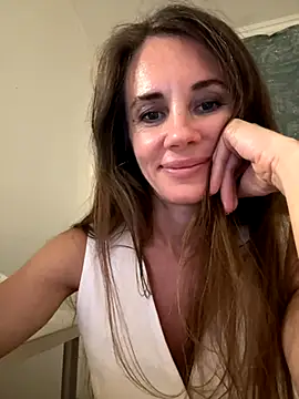 Snapshot of LucieMack chatting on 09-10-25, 09:15 LucieMack online show from 09-10-25, 09:15