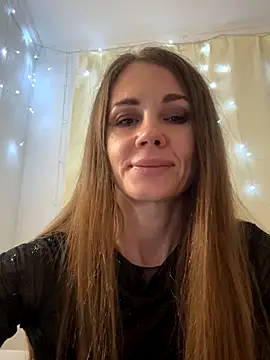 Snapshot of LucieMack chatting on 10-16-25, 07:15 LucieMack online show from 10-16-25, 07:15