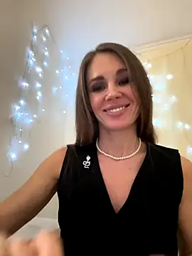 Snapshot of LucieMack chatting on 11-03-25, 05:25 LucieMack online show from 11-03-25, 05:25