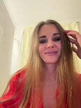 LucieMack online show from 12-19-25, 10:17