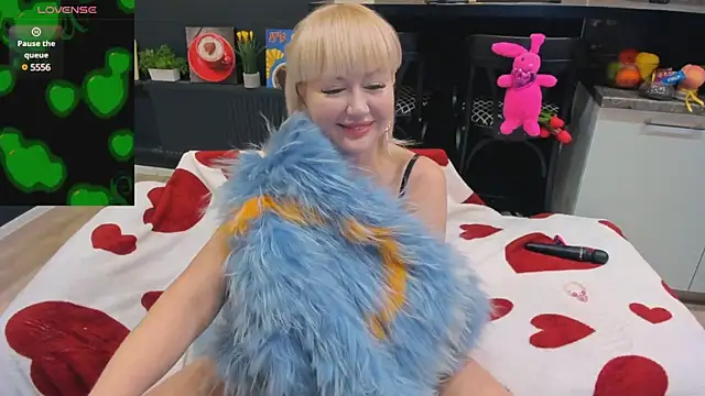 Snapshot of FlirtyMary chatting on 02-15-25, 01:10 FlirtyMary online show from 02-15-25, 01:10