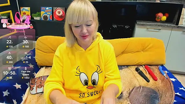 Snapshot of FlirtyMary chatting on 09-24-25, 10:46 FlirtyMary online show from 09-24-25, 10:46