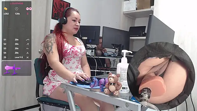 leidydi223 online show from 11-22-25, 02:27