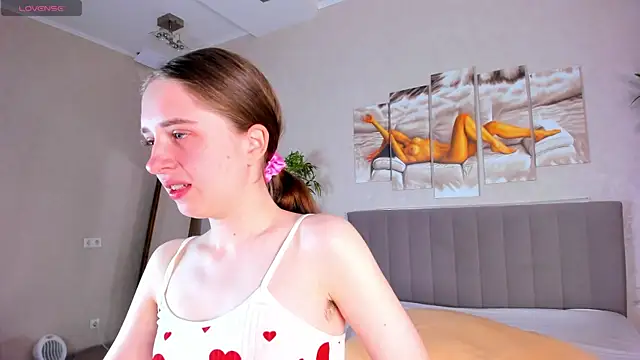 Snapshot of Camilla_Kelly chatting on 05-20-26, 01:12 Camilla Kelly online show from 05-20-26, 01:12