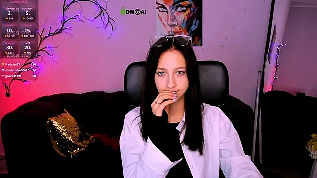 lau ra queen online show from 12-15-25, 08:13