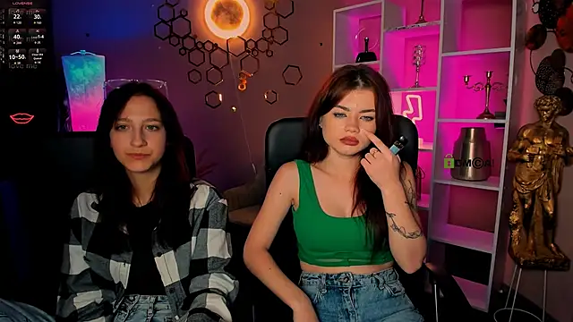 lau ra queen online show from 12-17-25, 08:59