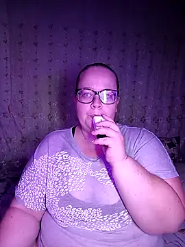Snapshot of LillyWilly chatting on 09-19-25, 08:49 LillyWilly online show from 09-19-25, 08:49