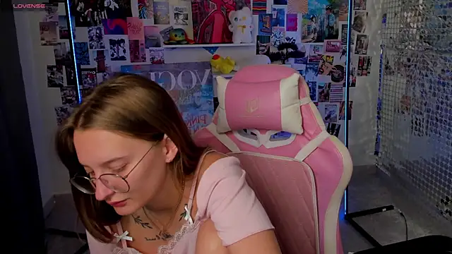 Maryyy May online show from 09-10-25, 05:57