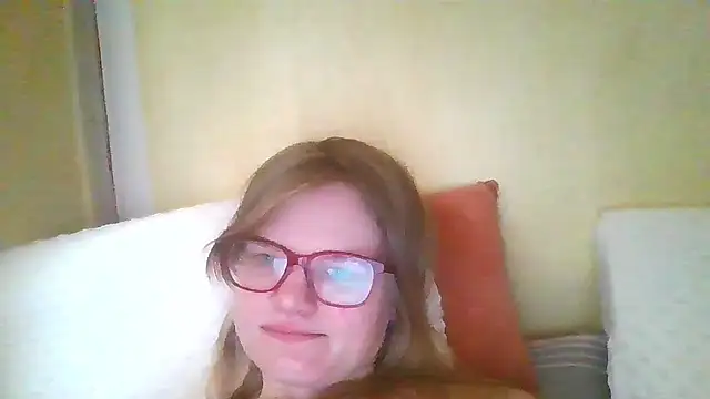 Snapshot of Moonolighta chatting on 09-15-25, 10:48 Moonolighta online show from 09-15-25, 10:48