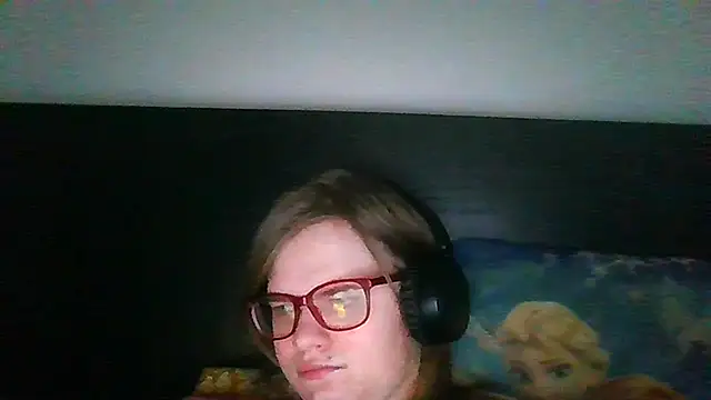 Snapshot of Moonolighta chatting on 09-24-25, 08:17 Moonolighta online show from 09-24-25, 08:17