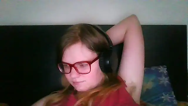 Snapshot of Moonolighta chatting on 09-29-25, 12:32 Moonolighta online show from 09-29-25, 12:32