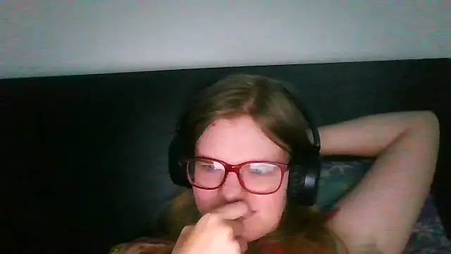 Snapshot of Moonolighta chatting on 09-30-25, 07:02 Moonolighta online show from 09-30-25, 07:02