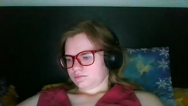 Snapshot of Moonolighta chatting on 10-09-25, 07:28 Moonolighta online show from 10-09-25, 07:28