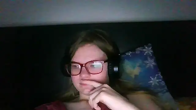 Snapshot of Moonolighta chatting on 10-10-25, 06:45 Moonolighta online show from 10-10-25, 06:45