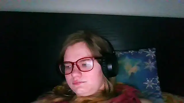 Snapshot of Moonolighta chatting on 10-13-25, 06:46 Moonolighta online show from 10-13-25, 06:46