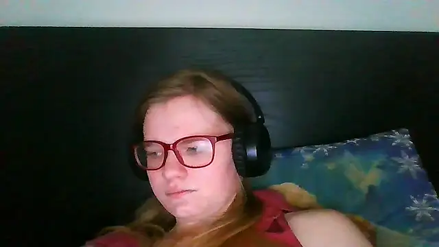 Snapshot of Moonolighta chatting on 10-14-25, 06:58 Moonolighta online show from 10-14-25, 06:58